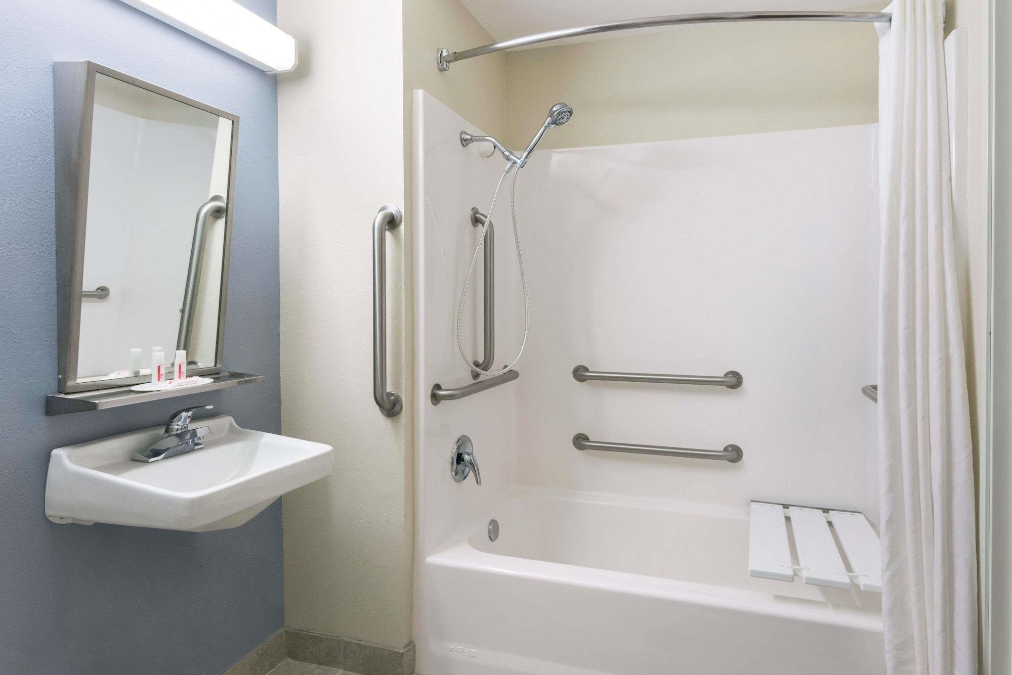 Microtel Inn And Suites Baton Rouge Airport Buitenkant foto