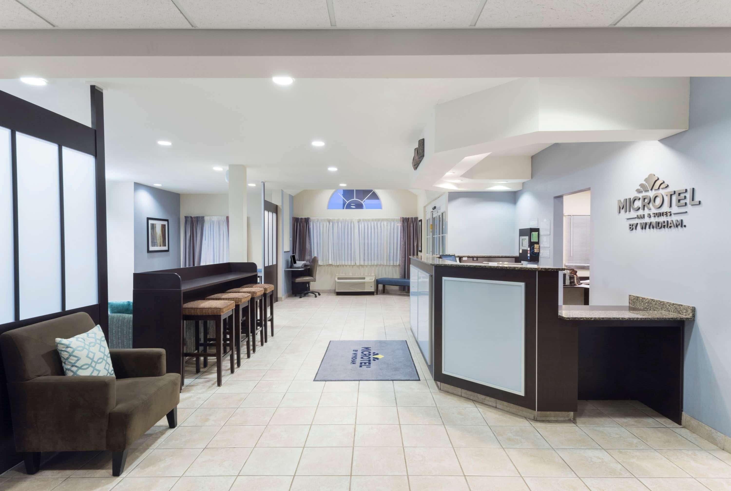 Microtel Inn And Suites Baton Rouge Airport Buitenkant foto