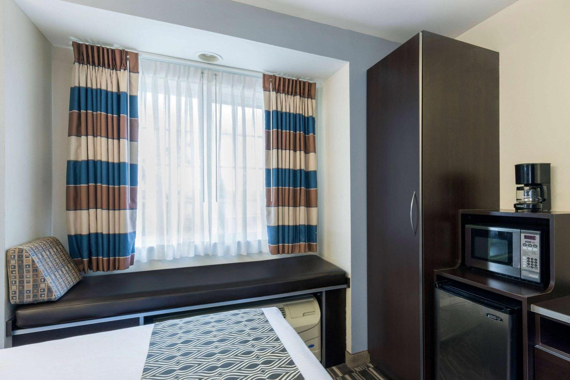 Microtel Inn And Suites Baton Rouge Airport Buitenkant foto