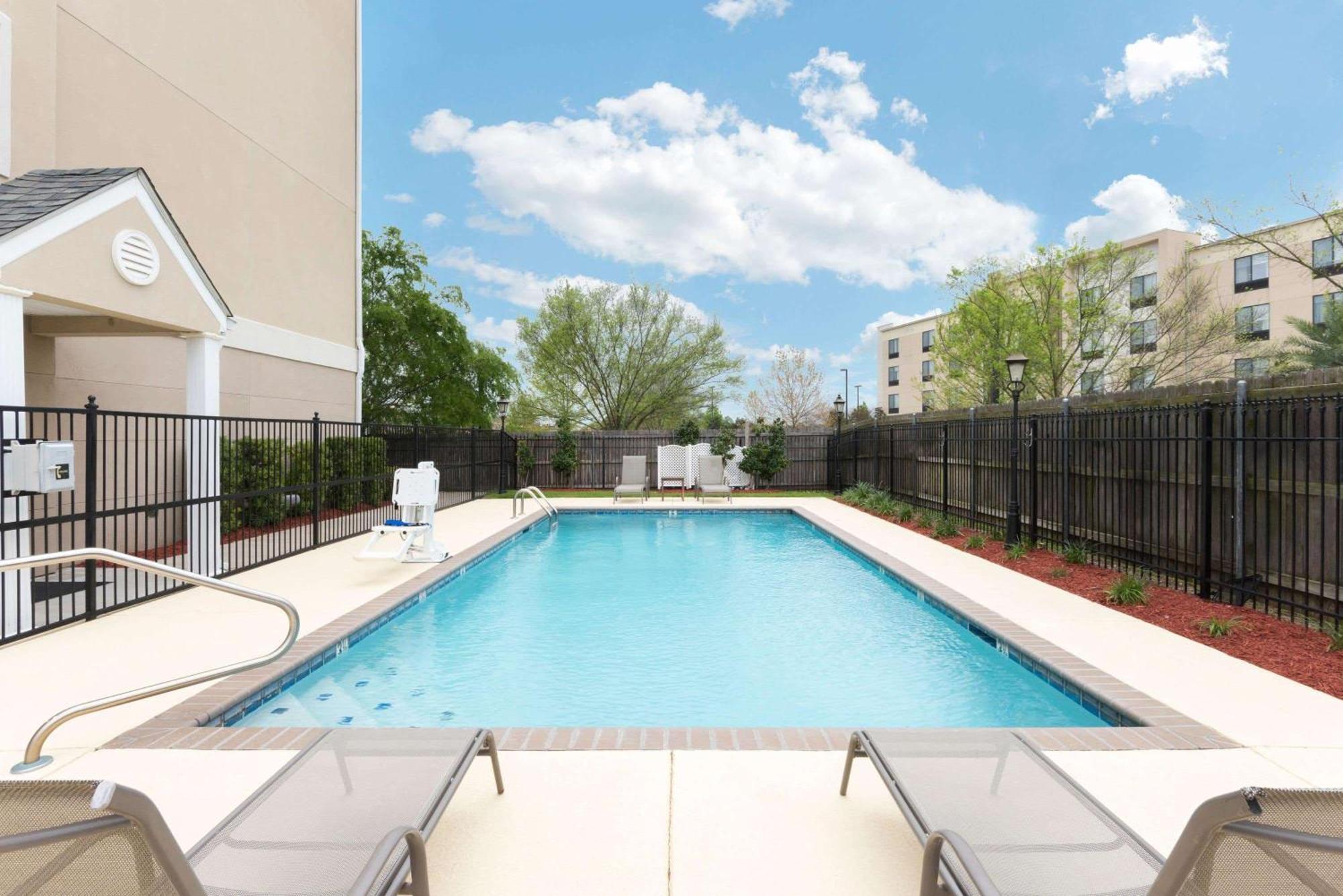 Microtel Inn And Suites Baton Rouge Airport Buitenkant foto
